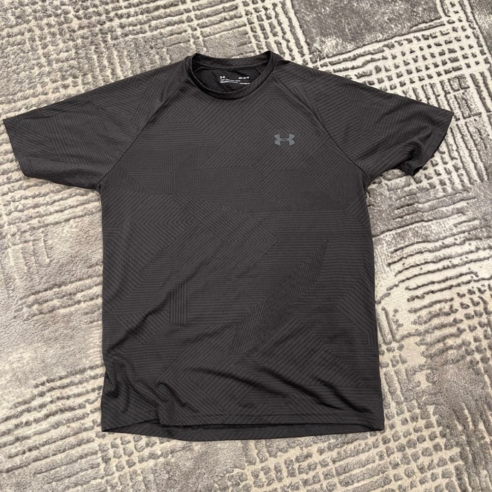 Under Armour men’s shirt